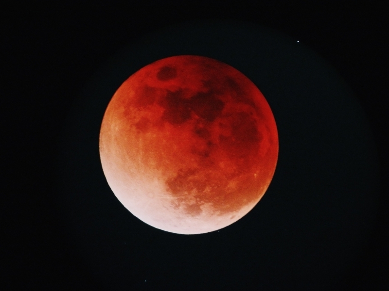 Last lunar eclipse of the year: this is how the longest astronomical phenomenon of the century was experienced