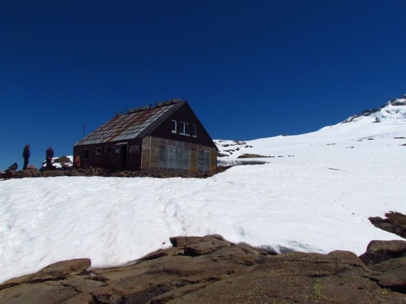 Bariloche. The seven most sought after mountain huts and how to book them